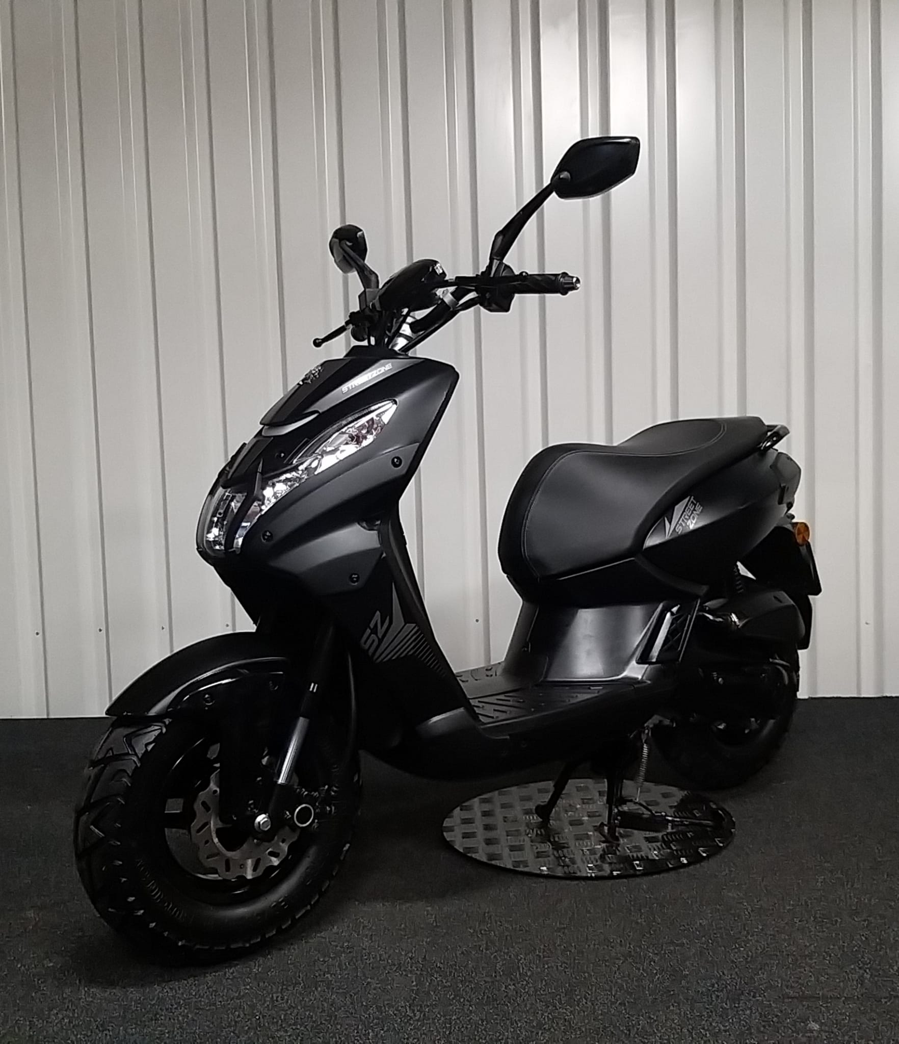 Peugeot Streetzone 50i Theba Scooters Motoren